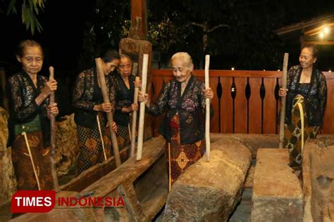 Othek Melodi Lesung Padi Unik Suku Osing Banyuwangi Times Indonesia