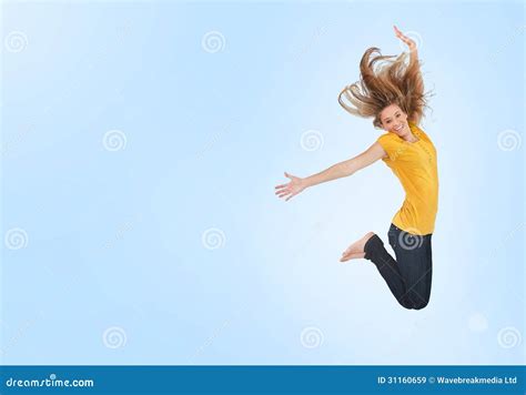 Jolie Jeune Femme Sautant Pour La Joie Image Stock Image Du