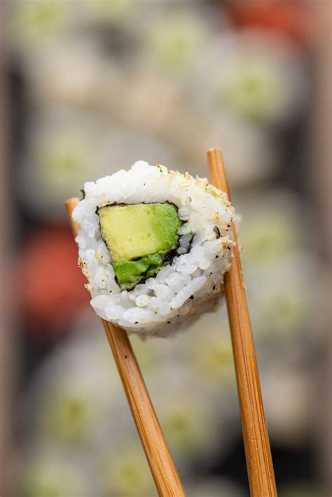 Avocado Roll • Vegan Everytime