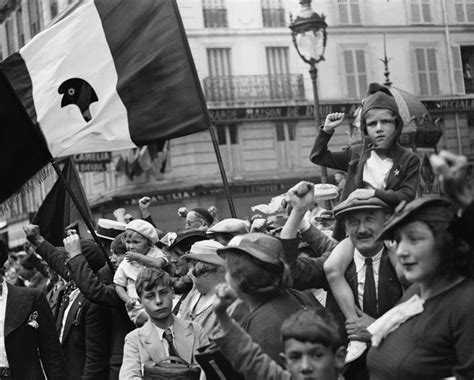 Avec le PCF Finistère Visite guidée de l exposition Willy Ronis au