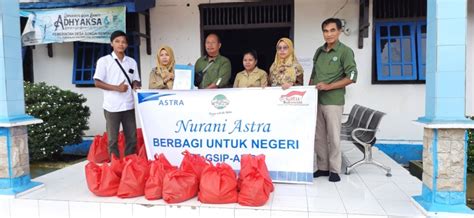 Bantu Warga Terdampak Banjir Pt Gsip Amr Serahkan Puluhan Paket Bahan