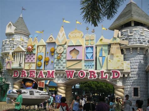 Dreamworld Theme Park Tickets with Roundtrip Transfers