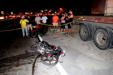 Pareja que viajaban en motocicleta mueren en accidente de tránsito en