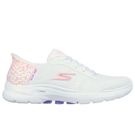 Las Skechers blancas que pegan con todo ya están disponibles online