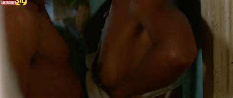 Naked Mariana Nunes In Maresia