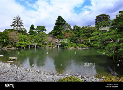 Japanese style garden Stock Photo - Alamy