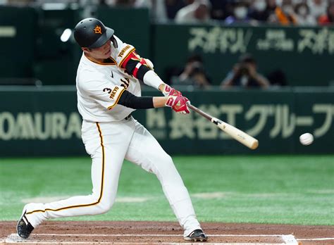 【巨人】坂本勇人がミスターの目の前で並ぶ、通算186度目の猛打賞「長嶋茂雄day」の日に プロ野球写真ニュース 日刊スポーツ