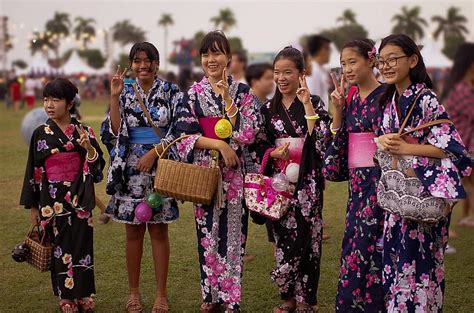 adolescent japonais fille japonaise bon odori fête des récoltes