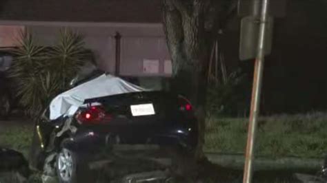 2 Killed After Car Slams Into Tree In Southwest Houston Abc13 Houston