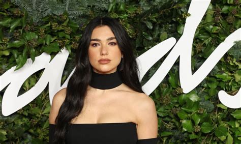 Dua Lipa Se Cae En Pleno Concierto Y Deja Al Descubierto El Playback