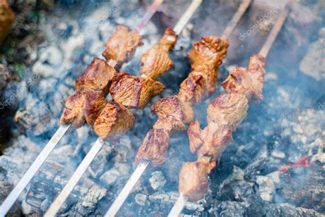 Kebab Shish A La Parrilla En Pincho Carne De Res Asada Cocida En La