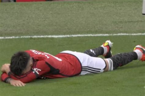 Lisandro Martinez Injury Blow Terrifies Man Utd Fans After Knee Gets