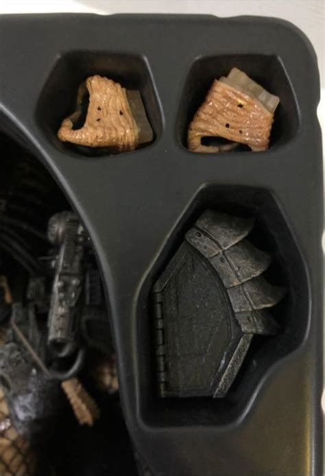 HOT TOYS MMS90 PREDATOR 14 INCH ACTION FIGURE Hobbies Toys Toys Games On Carousell