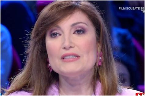 Affari Tuoi La Storia Di Valentina La Diagnosi Di Cancro Poi La