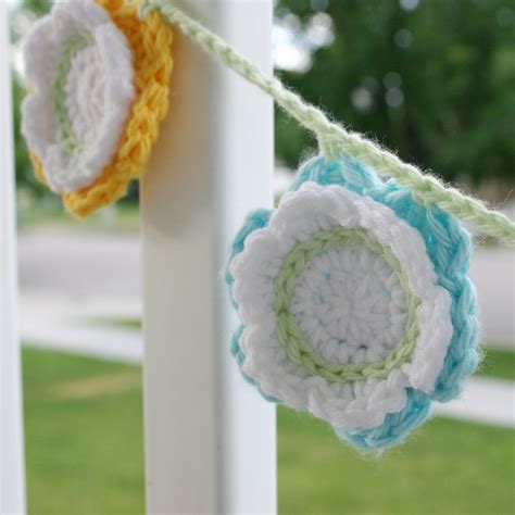 Summer Flower Bunting | Crochet Pattern | Felted Button