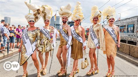 Csd Vi E Od Milion Ljudi Na Paradi U Kelnu Dw