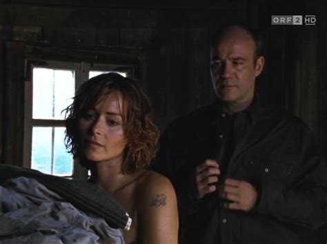 Naked Christina Plate in Tödliche Diamanten