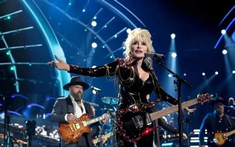 Dolly Parton To Perform Halftime Show For Dallas Cowboys Thanksgiving Game – WCXS 104.5 Classic ...