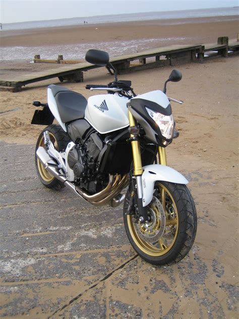 Review Honda Hornet Cb F A Road Test Proves Naked Streetfighters