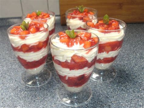 Erdbeer Quark Schichtdessert Rezept Kochbar De