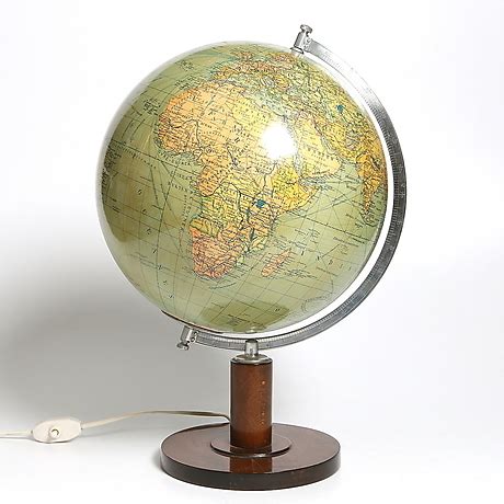 GLOBAL On Wooden Base Columbus Globe Dr R Neuse And C Luther