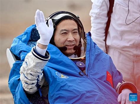 Astronautas da Shenzhou 15 da China retornam em segurança 9