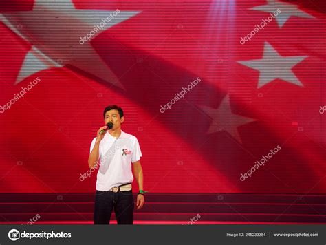 Hong Kong Pop Star Andy Lau Sings Grand Performance Show — Stock