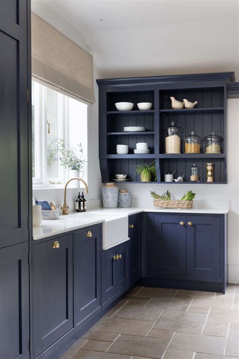 Signature Bespoke Shaker Kitchen and Walk-in Pantry - Searle and Taylor