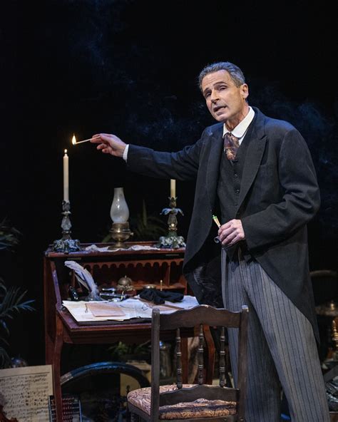 Review A Christmas Carol A Ghost Story Of Christmas At Olney Theatre