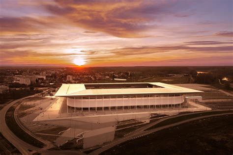 Osijekov Stadion Zasvijetlio U Klupskim Bojama Fotografije Su