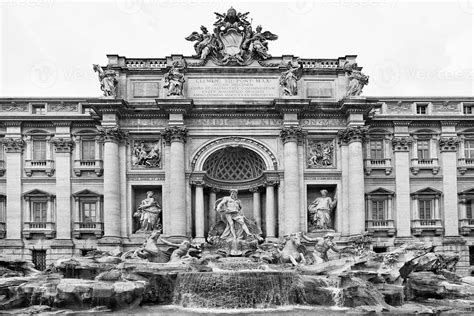 Trevi Fountain Rome 17403544 Stock Photo at Vecteezy