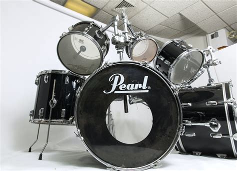 Pearl 8-Piece Pro Drum Set | EBTH