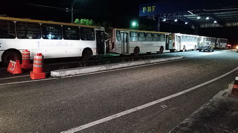 PRF no Piauí apreende cinco ônibus irregulares pertencentes à empresa