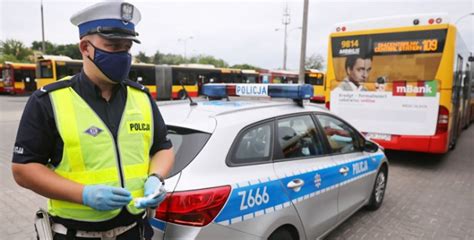 Wypadek autobusu w Warszawie Policjanci kontrolują kierowców