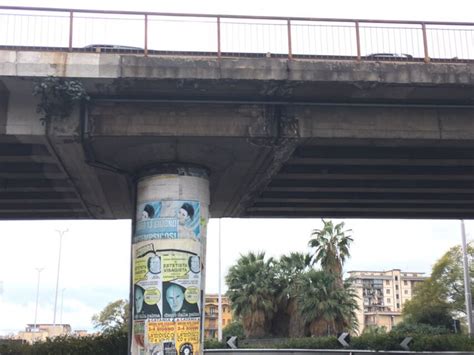 Dal Ponte Della Circonvallazione Piovono Calcinacci Strada Chiusa