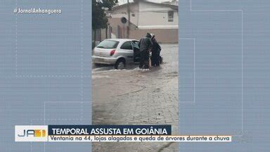 JA 1ª Edição Temporal assusta moradores e causa estragos em Goiânia