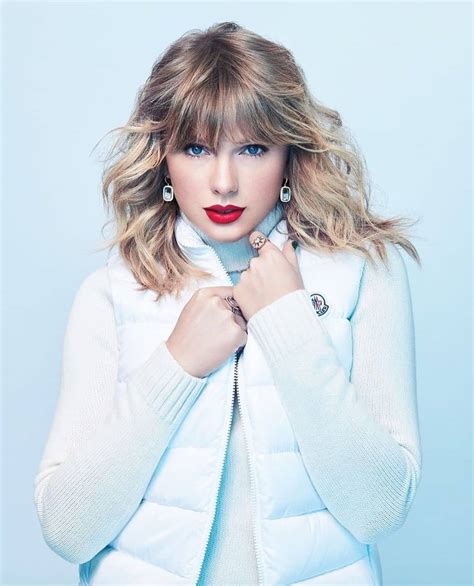 Taylor Swift - WIki, Bio, Facts, Age, Height, Boyfriend, Net Worth