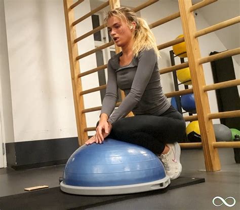 Pretty Skinny Blonde Candid Best Premium