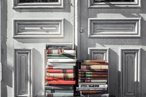 Книга "Минимализм: Живи полноценной жизнью"
