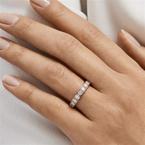 Ringe aus Rosegold besetzt mit Diamanten und glänzendem Finish KLENOTA