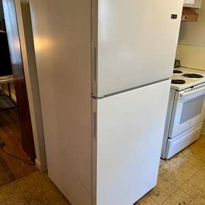 Lot 546 Maytag Refrigerator Great Condition This Item Has Been