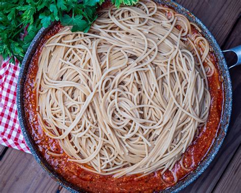 The Classic Tomato Spaghetti With Basil And Parmesan Delice Recipes