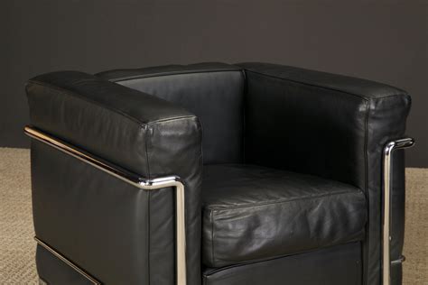 Paire De Fauteuils Club En Cuir Noir Lc De Le Corbusier Pour