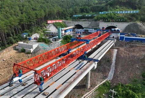 渝武高速复线观音峡嘉陵江特大桥实现右幅贯通 上游新闻·汇聚向上的力量