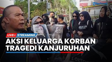 Aksi Kamisan Kelurga Korban Tragedi Kanjuruhan Lantunkan Solawat