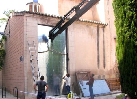 RENOVACIÓN DE LA PUERTA QUE GUARDA EL TRONO DEL CRISTO DE LA PAZ Sant