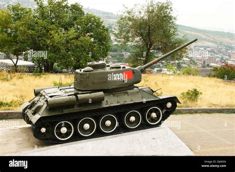 Tank T 34 85 Hi Res Stock Photography And Images Alamy