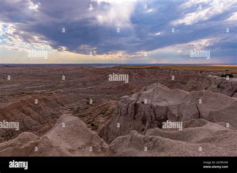 Sunbeam Sunset Badlands National Park South Dakota Usa Stock Photo