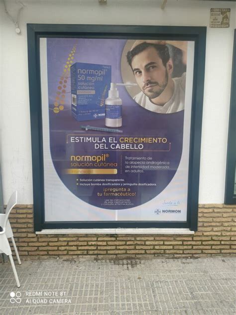 Montaje de vinilos para Farmacia Rótulos Sevilla