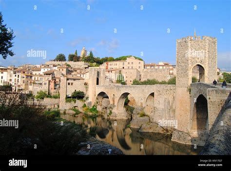 Besalu, medieval town in Catalonia Stock Photo - Alamy